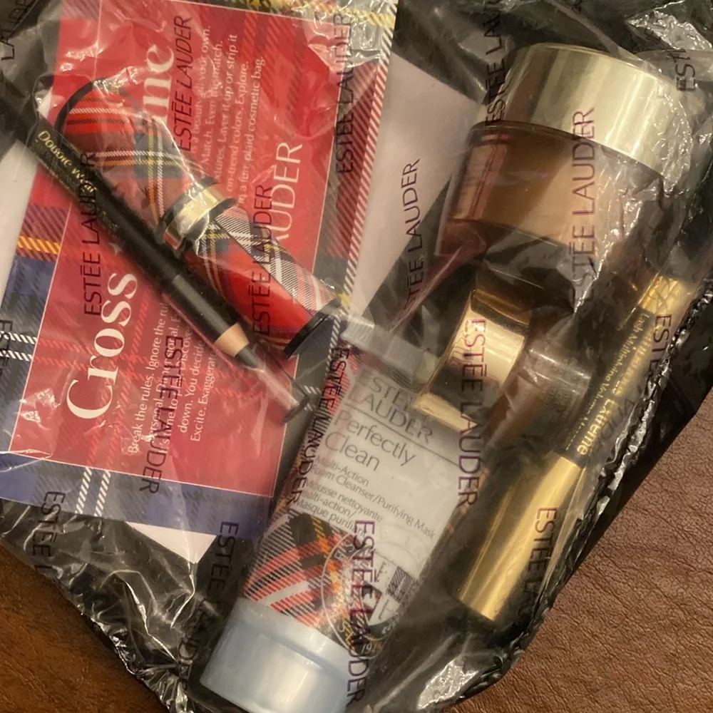 HPπ₯β’ EstΓ©e Lauder βCrossed the Lineβ Gift Set β’ NWT - Picture 7 of 8
